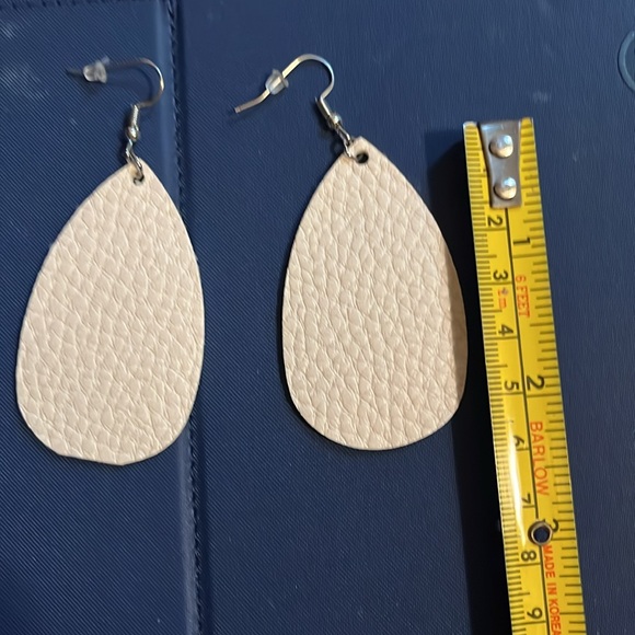 Earrings, leather, very lightweight - Picture 2 of 3